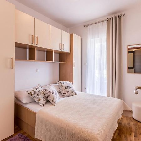 Family Apartments Jadrijevic Primošten Exterior foto