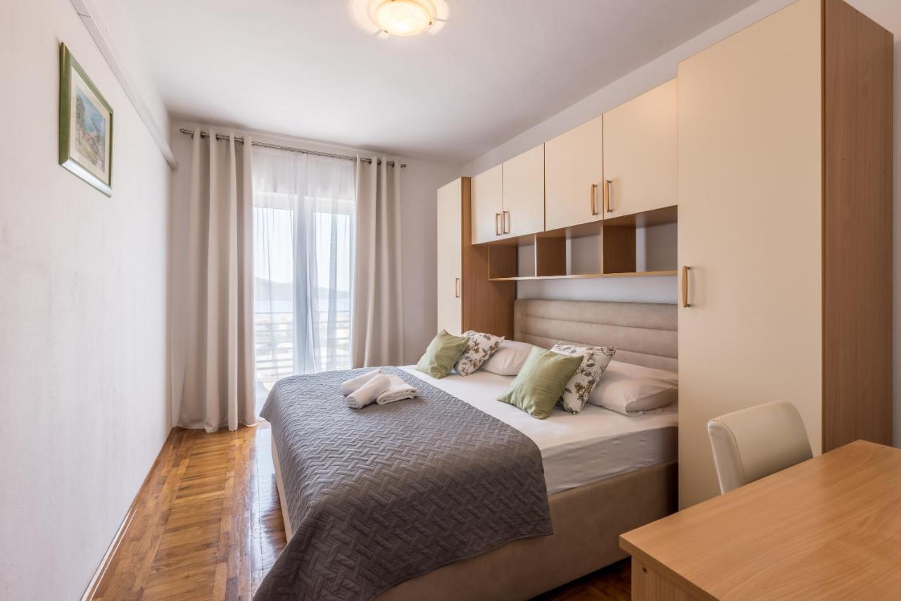 Family Apartments Jadrijevic Primošten Exterior foto