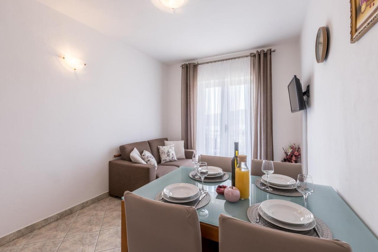 Family Apartments Jadrijevic Primošten Exterior foto
