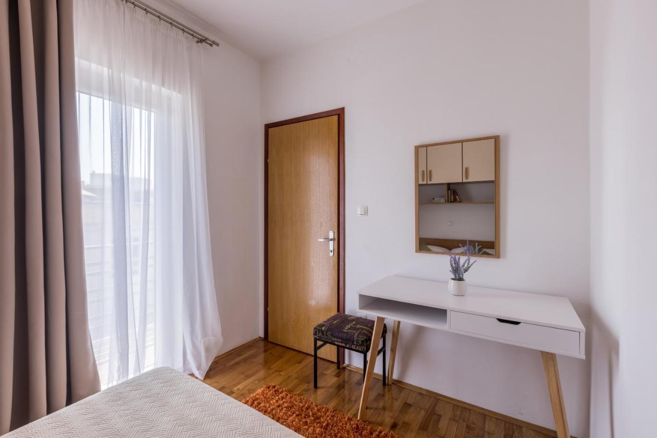 Family Apartments Jadrijevic Primošten Exterior foto