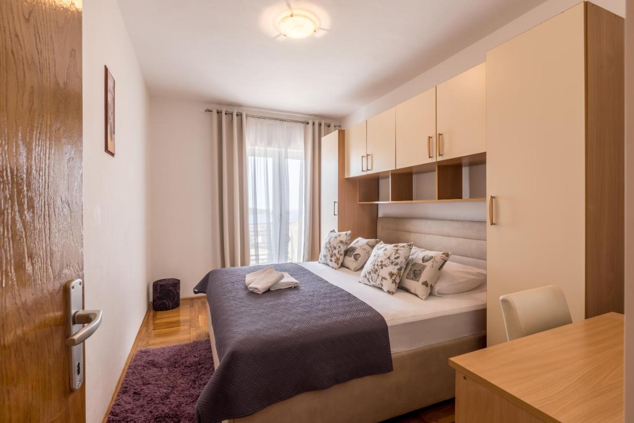 Family Apartments Jadrijevic Primošten Exterior foto