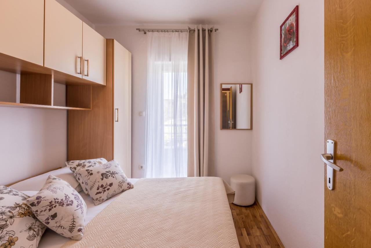 Family Apartments Jadrijevic Primošten Exterior foto