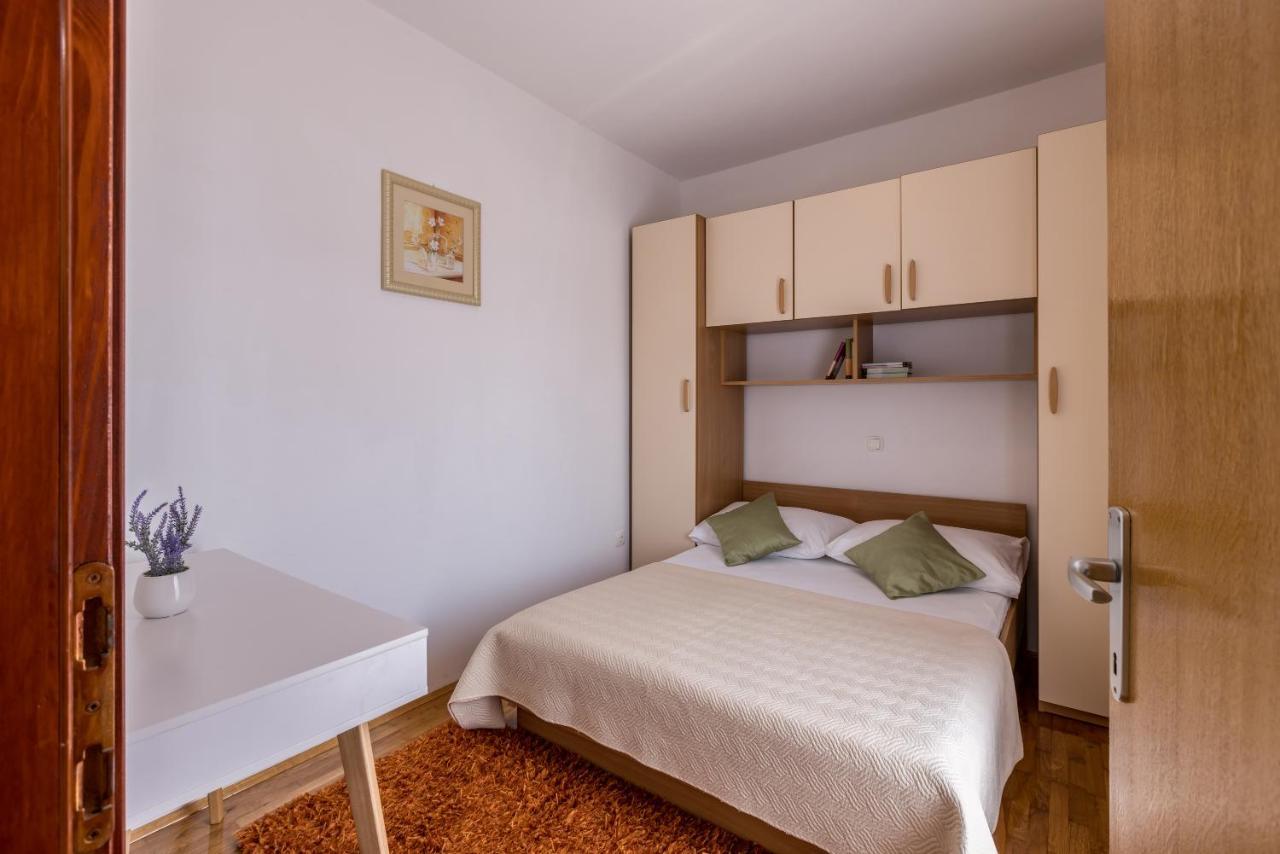 Family Apartments Jadrijevic Primošten Exterior foto